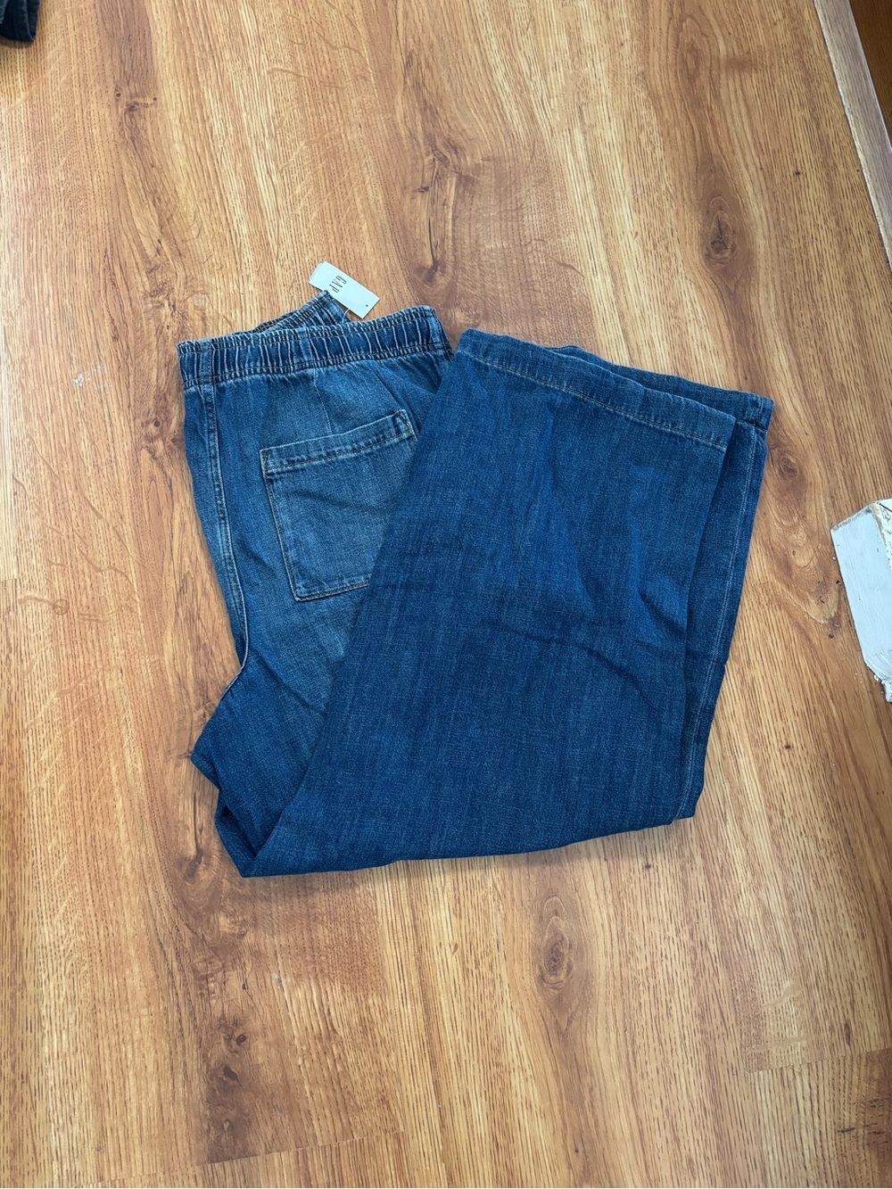 GAP High Rise Pull-On Wide-Leg Jeans - Picture 2 of 3